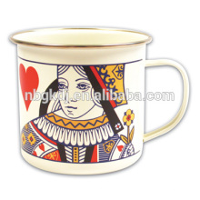 Taza del esmalte de la reina de corazones Taza del esmalte de la reina de corazones